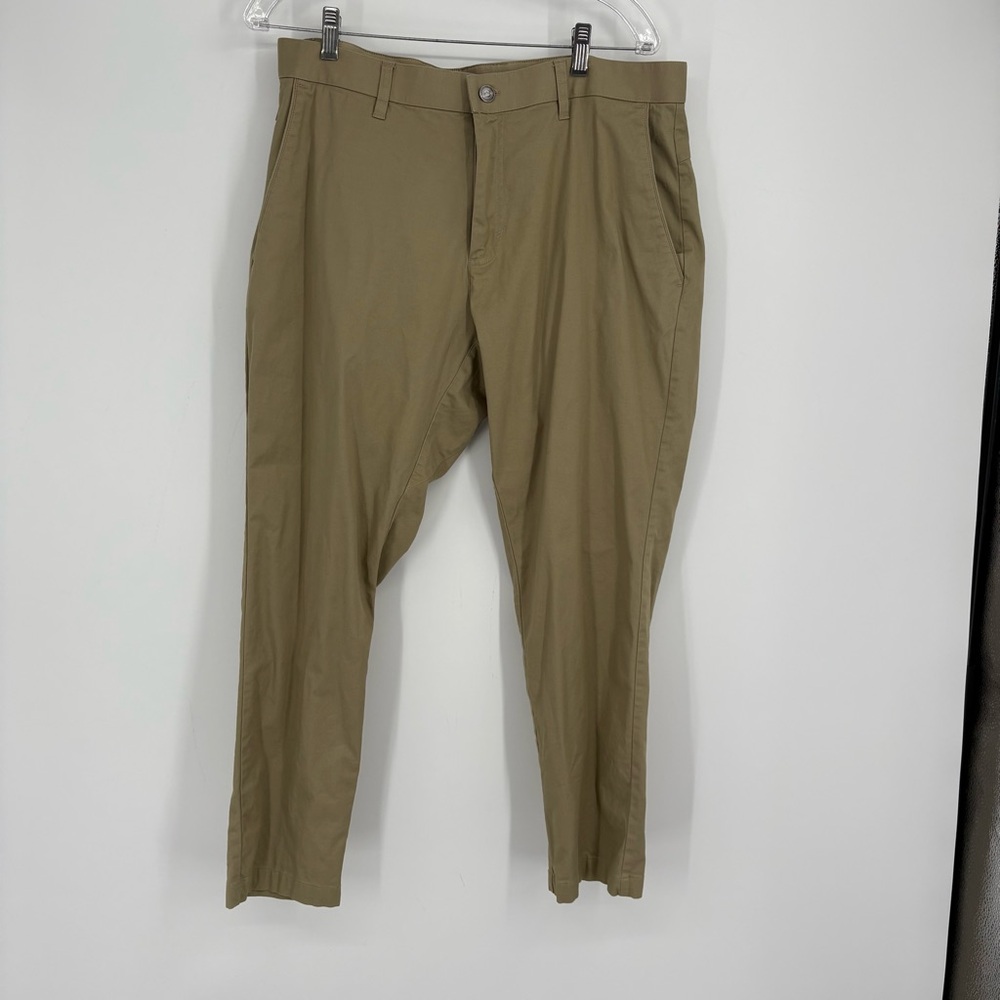 Fabletics Men's Tan‎ Athletic Khaki Pants Size 35x27 Golf Athleisure